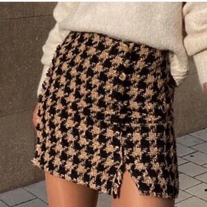 House of Harlow 1960 Tan Black Houndstooth Tweed Fringe Lined Mini Slit Skirt